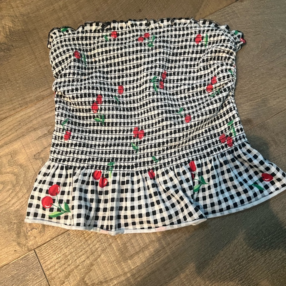 No Boundaries Women's Black and Red tube top